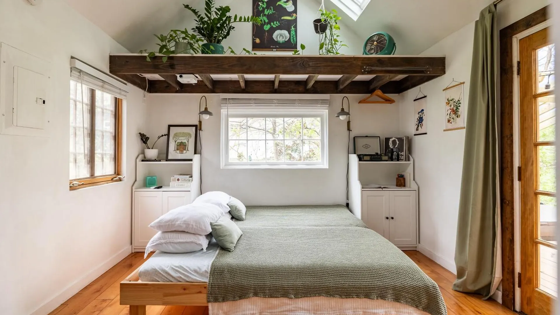 Dreamy Tiny House Cottage With Hot Tub And Garden Patio Nashville 0*,  United States