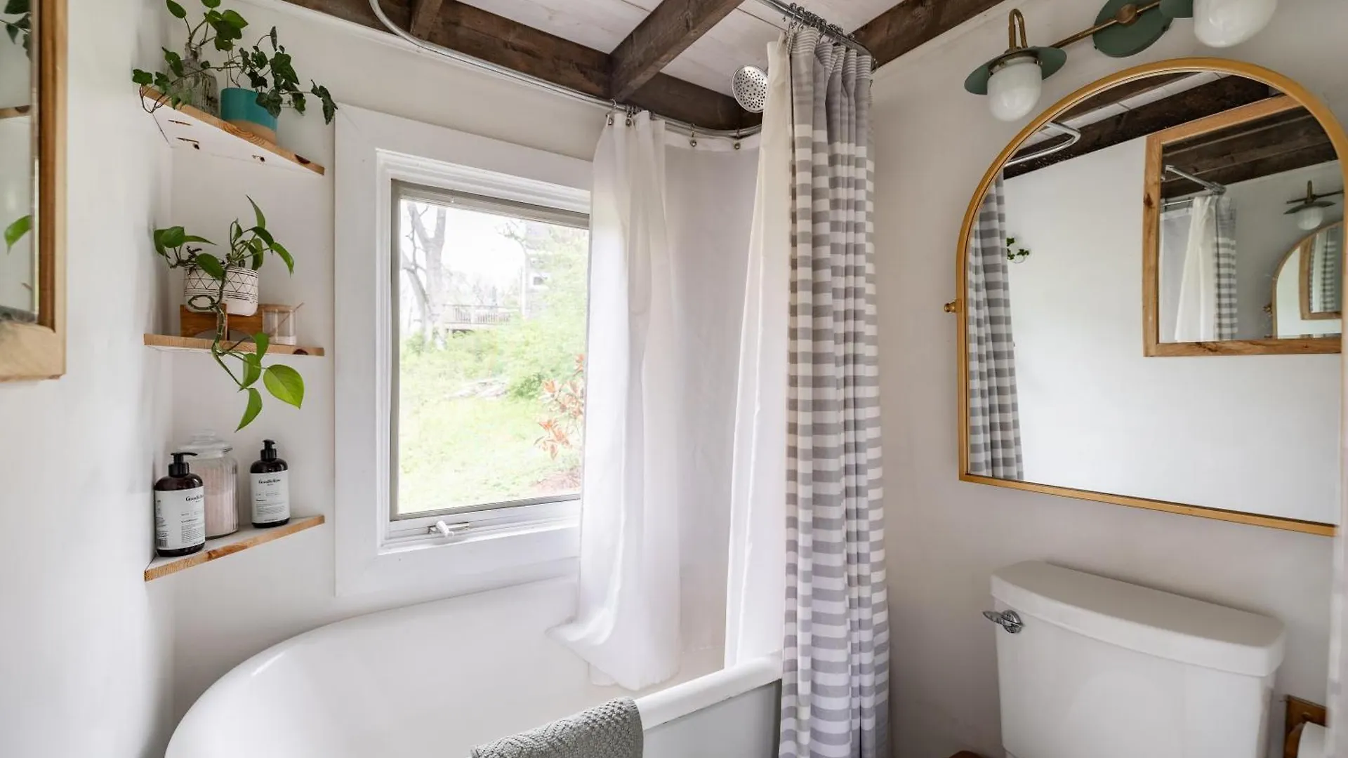 Dreamy Tiny House Cottage With Hot Tub And Garden Patio Nashville 0*,  United States